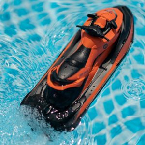 2020 New M5 Mini RC Boat 2.4G 50 Meters Remote Control Distance Summer Water Splashing Electric Motor Boat Children's Toy Gift